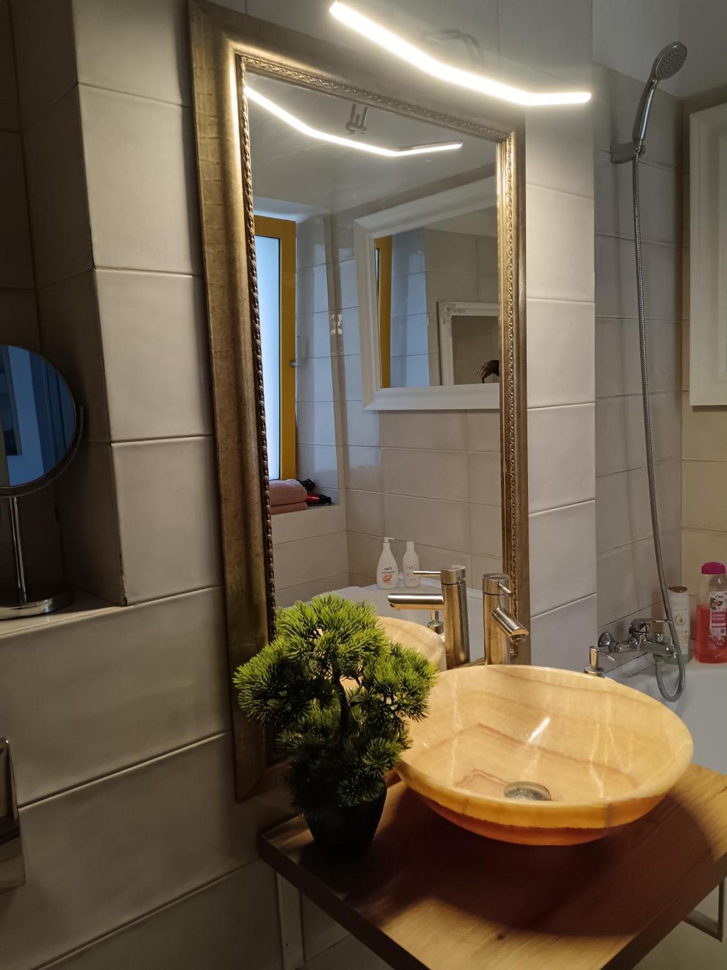 Downtown "Rendez-Vous" Luxury Lejlighed Bacău Eksteriør billede